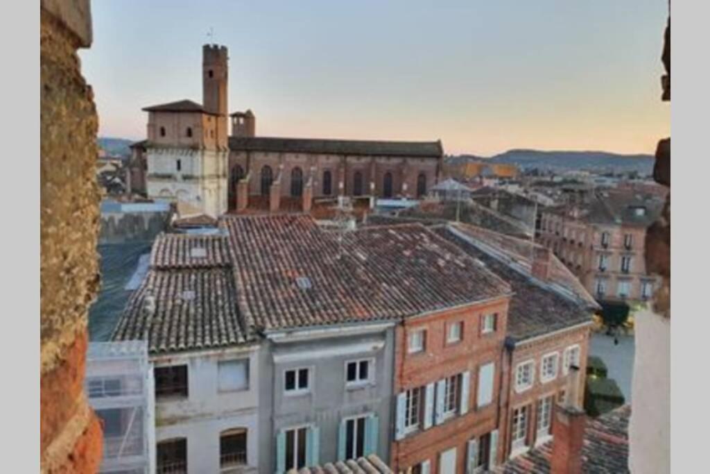Appartement Exceptionnel 4 Etoiles Hyper Centre Albi 65 M2 Au 4Eme Etage Sans Ascenseur Avec Une Tour Du 12Eme Siecle Bagian luar foto