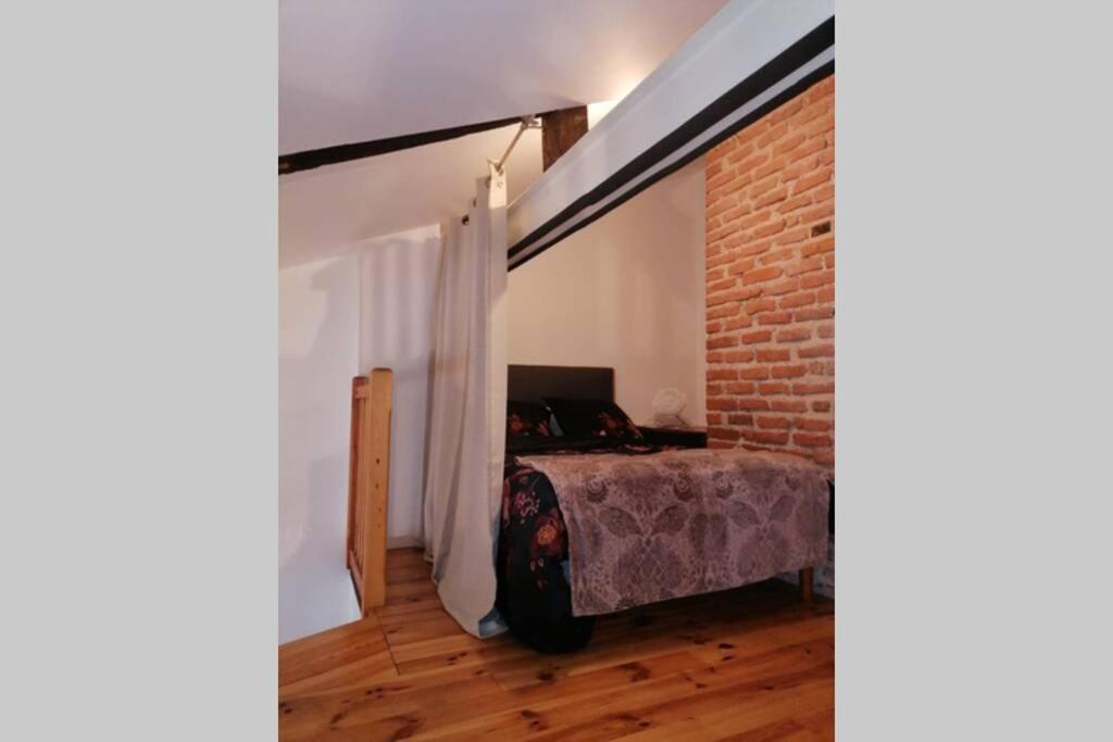 Appartement Exceptionnel 4 Etoiles Hyper Centre Albi 65 M2 Au 4Eme Etage Sans Ascenseur Avec Une Tour Du 12Eme Siecle Bagian luar foto