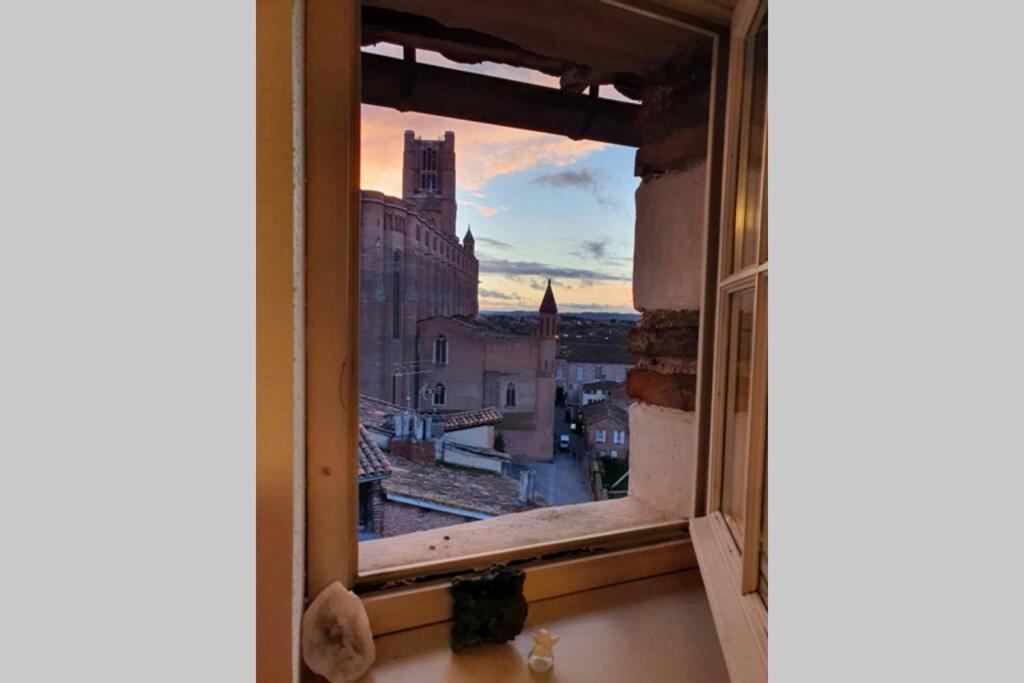 Appartement Exceptionnel 4 Etoiles Hyper Centre Albi 65 M2 Au 4Eme Etage Sans Ascenseur Avec Une Tour Du 12Eme Siecle Bagian luar foto