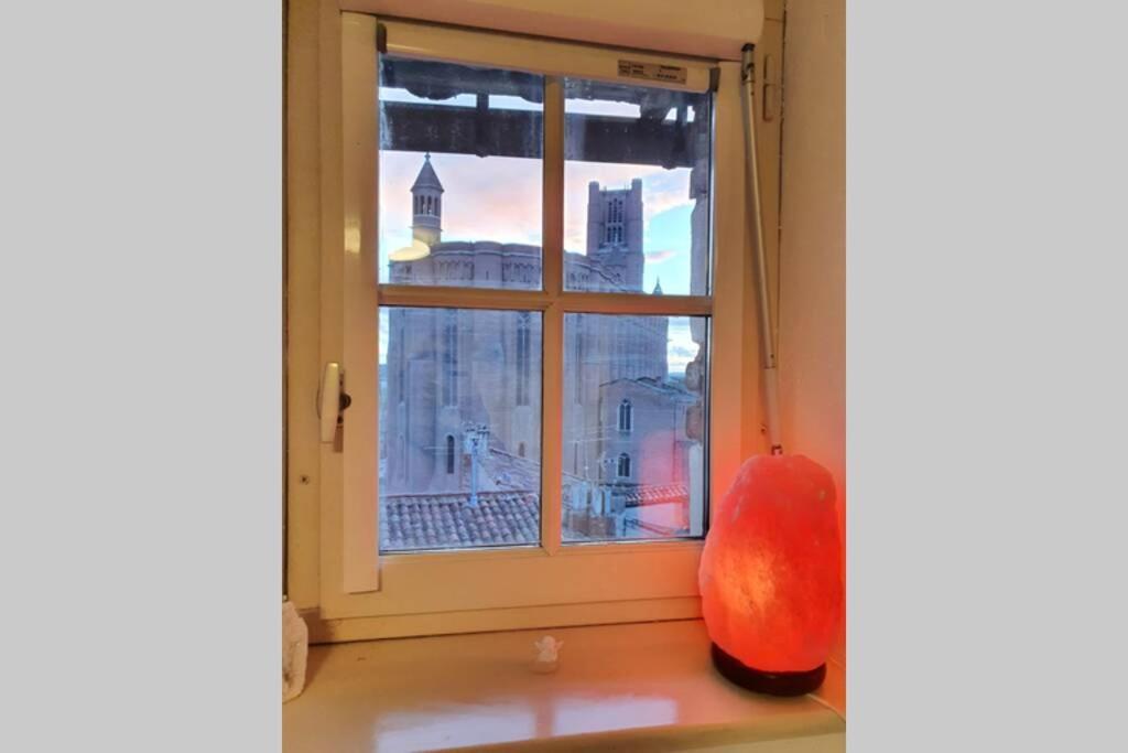 Appartement Exceptionnel 4 Etoiles Hyper Centre Albi 65 M2 Au 4Eme Etage Sans Ascenseur Avec Une Tour Du 12Eme Siecle Bagian luar foto
