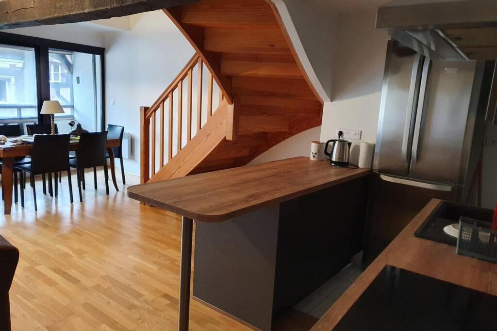 Appartement Exceptionnel 4 Etoiles Hyper Centre Albi 65 M2 Au 4Eme Etage Sans Ascenseur Avec Une Tour Du 12Eme Siecle Bagian luar foto