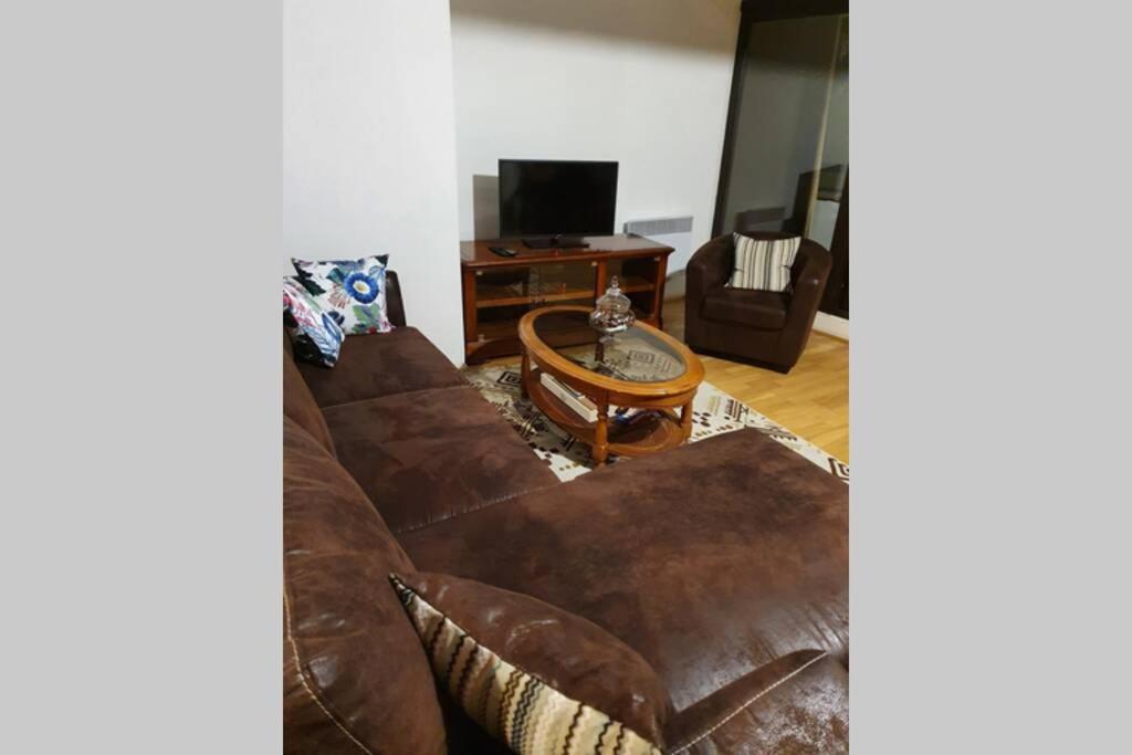 Appartement Exceptionnel 4 Etoiles Hyper Centre Albi 65 M2 Au 4Eme Etage Sans Ascenseur Avec Une Tour Du 12Eme Siecle Bagian luar foto